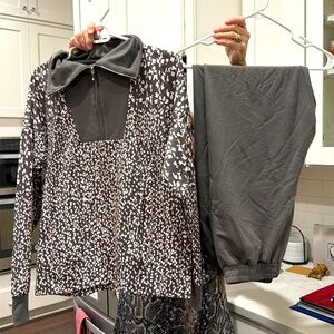 Matching sweatsuit/ jogging suit, super soft